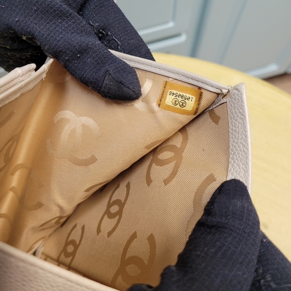 Chanel Wallet - Picture 3 of 4